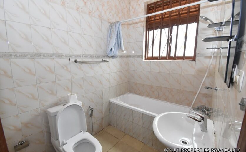 House for rent in Kiyovu (12)