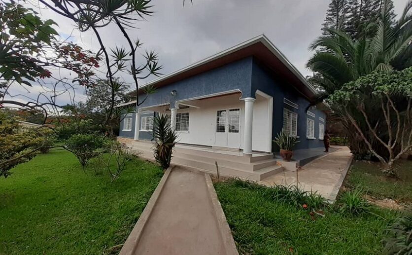 unfurnished house for rent in Kiyovu (6)