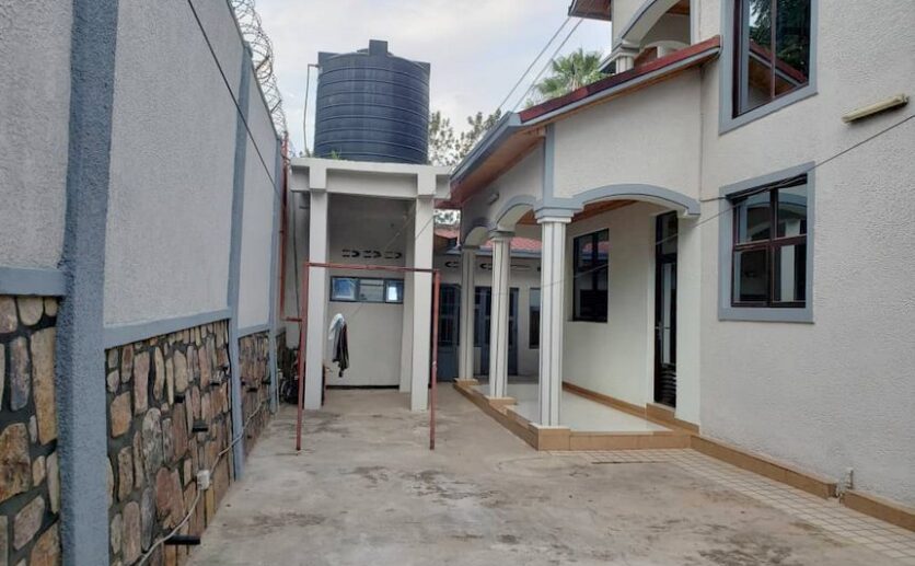Luxury house for rent in Nyarutarama (13)
