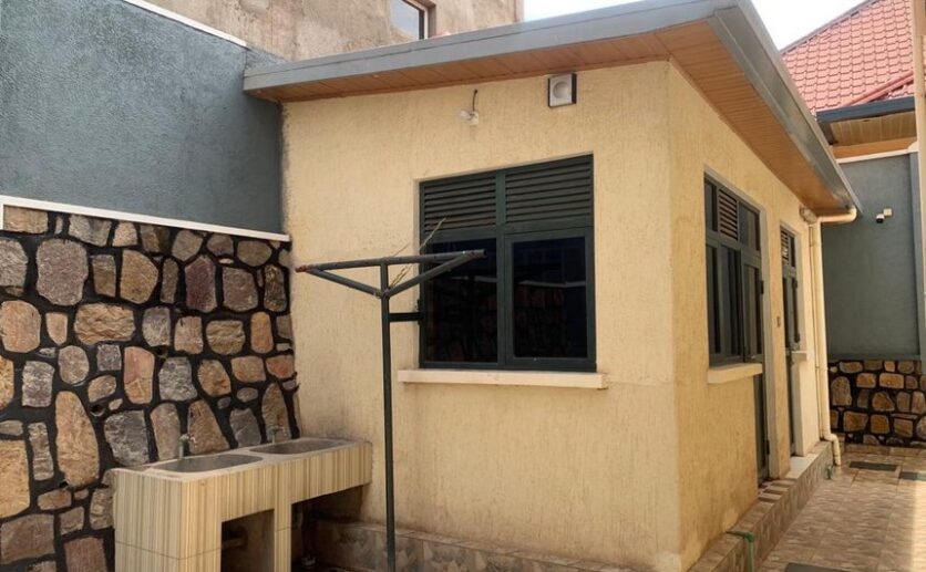 House for rent in Kagugu (3)