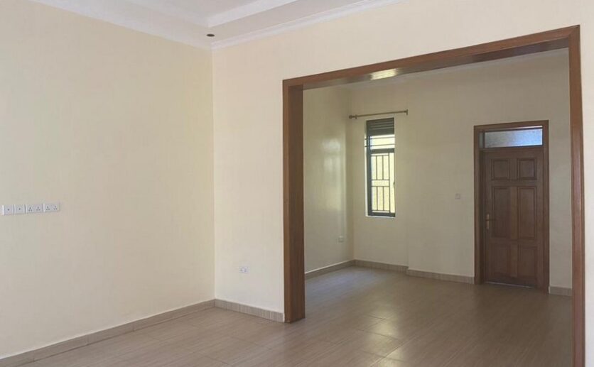 Unfurnished apartment for rent (11)