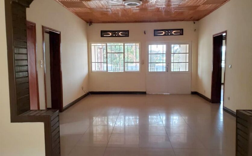 Unfurnished house for rent in Kacyiru (5)