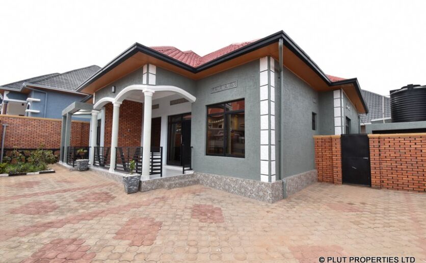 HOUSE FOR SALE IN KANOMBE PLUT PROPERTIES (1)