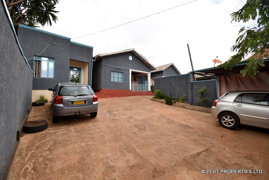 Five houses for sale in Kigali Gisozi