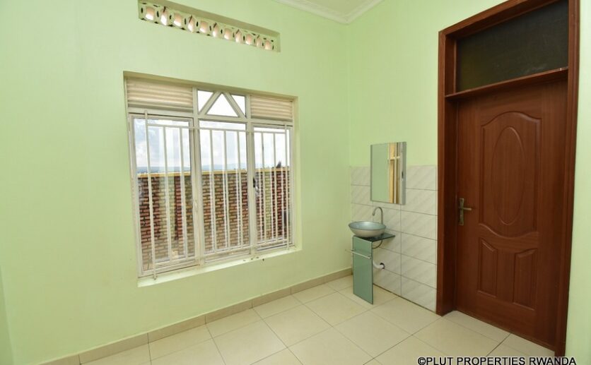 impecable house in kanombe (4)
