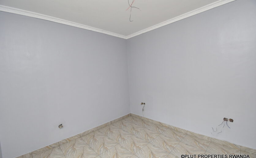 unfurnished apartment for rent in Rebero (4)