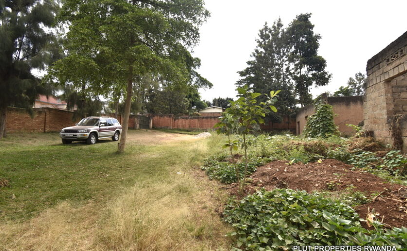 big plot for sale in Kigali Nyamirambo (10)