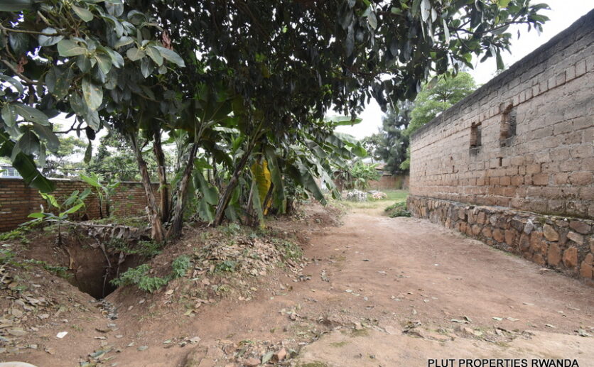 big plot for sale in Kigali Nyamirambo (6)