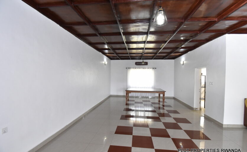 house with basket ball court for rent (24)
