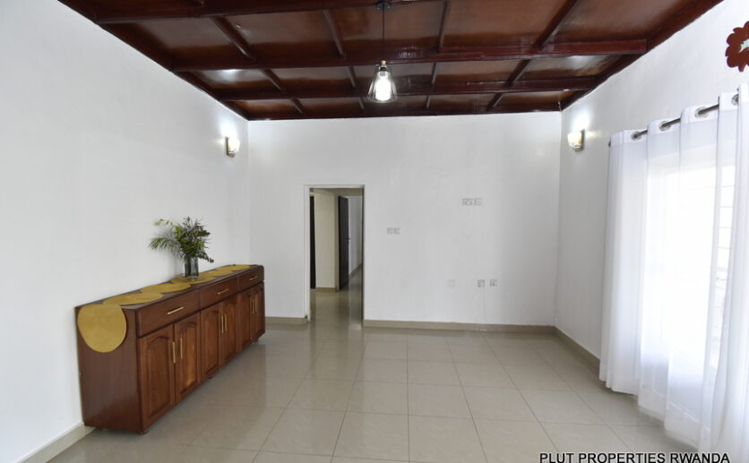 house with basket ball court for rent (26)