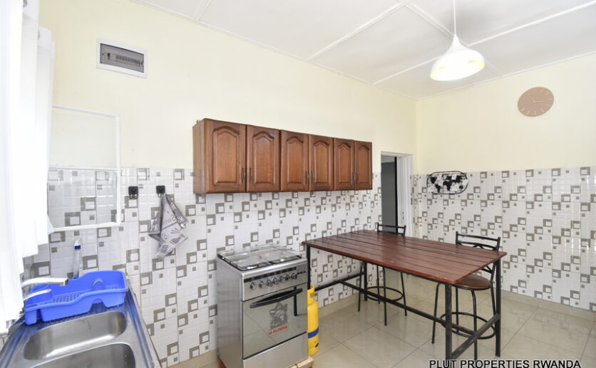 house with basket ball court for rent (28)