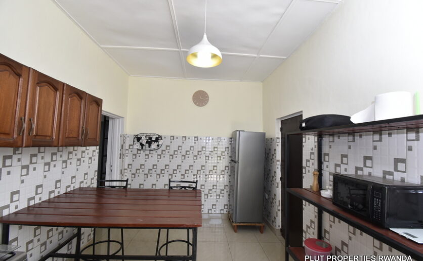 house with basket ball court for rent (29)