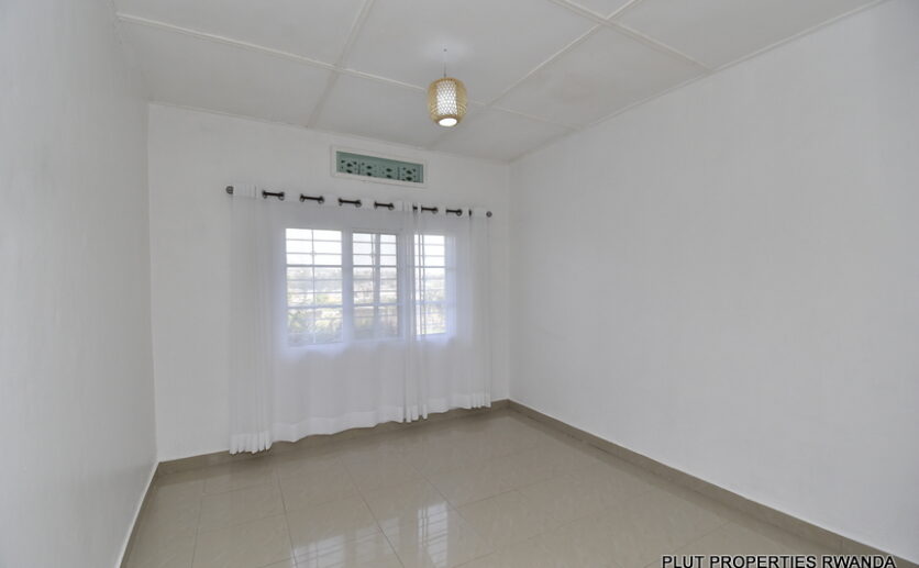 house with basket ball court for rent (30)