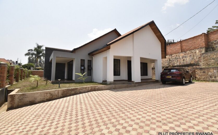 Beautiful house with pool for rent plut properties (1)