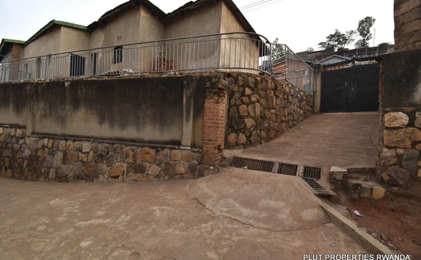 Huge plot for sale in Kimisagara plut properties (5)