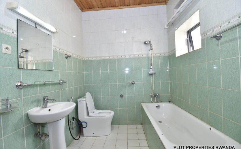 Maison for rent in Gisozi plut propeties (10)