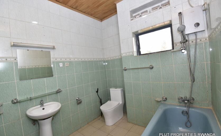 Maison for rent in Gisozi plut propeties (4)