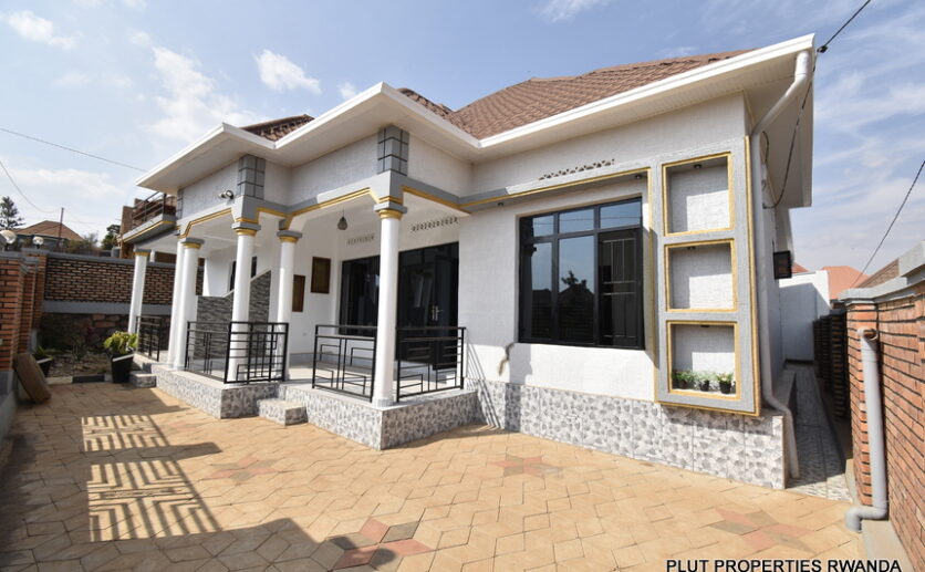 Unfurnished house for sale in Kanombe Kigali Plut properties (8)