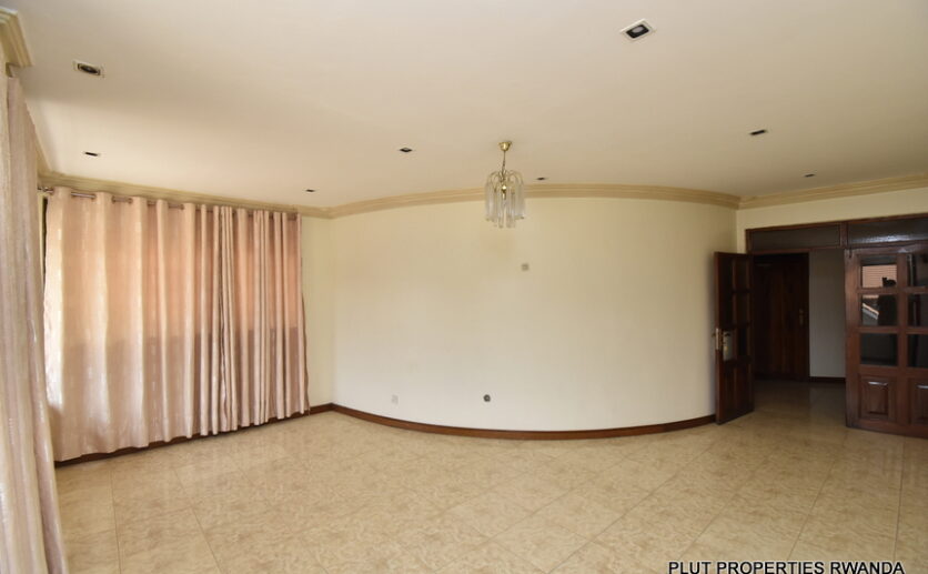 10 Big rooms for rent in Kacyiru plut properties (1)