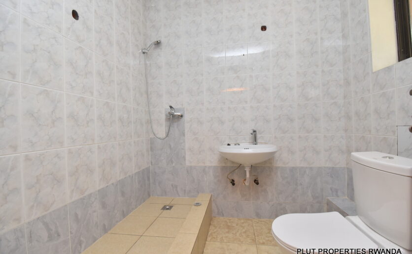 10 Big rooms for rent in Kacyiru plut properties (13)