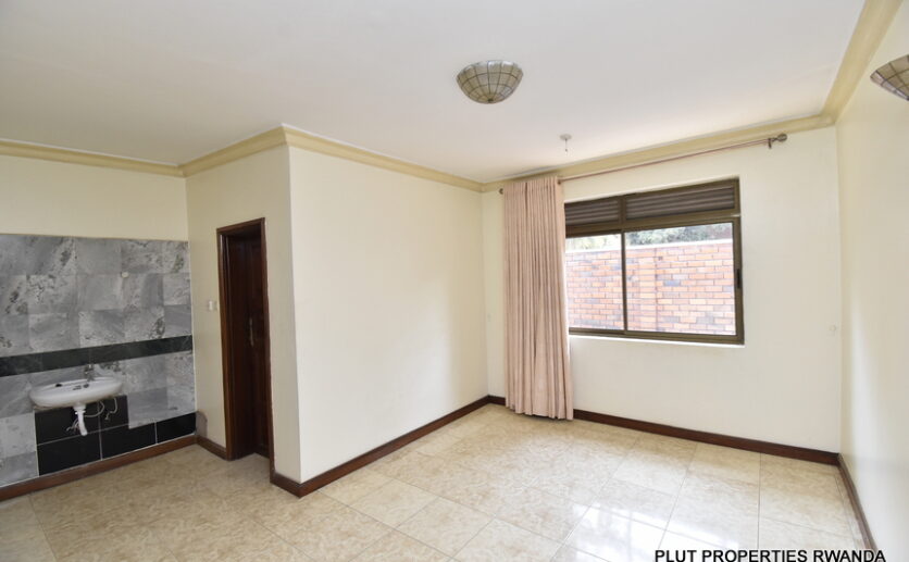 10 Big rooms for rent in Kacyiru plut properties (4)