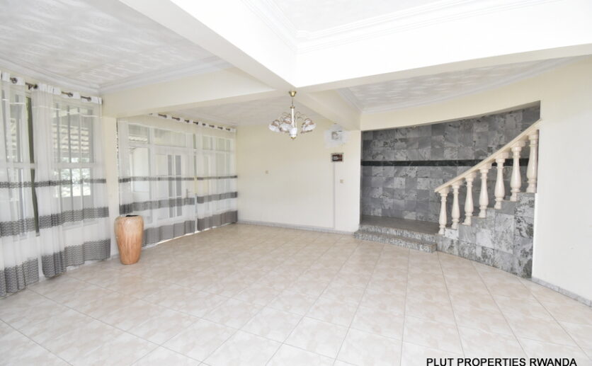 10 Big rooms for rent in Kacyiru plut properties (7)