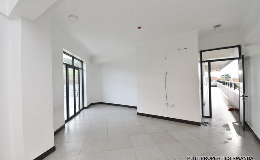 Space for rent in Rebero 2 plut properties (5)