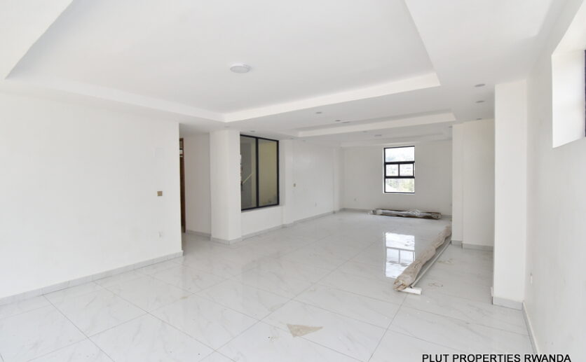 Commercial house for rent in Remera (4)