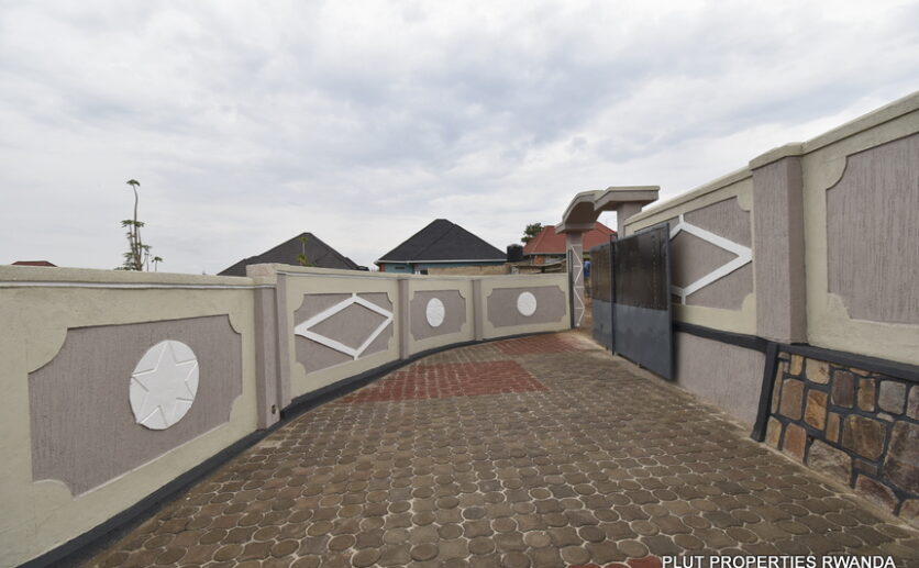 House for sale in Kanombe plut properties (1)