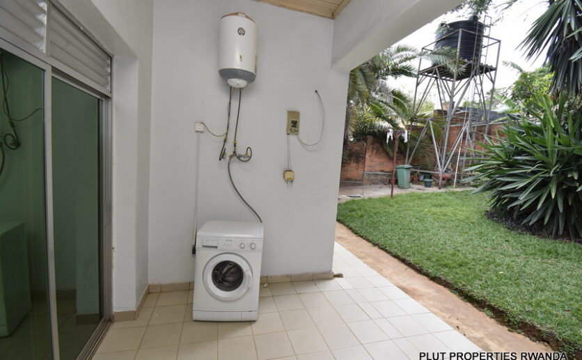 Kiyovu Kigali House for rent plut properties (7)