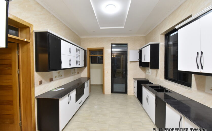 Beautiful house for sale in Kagugu plut properties (5)