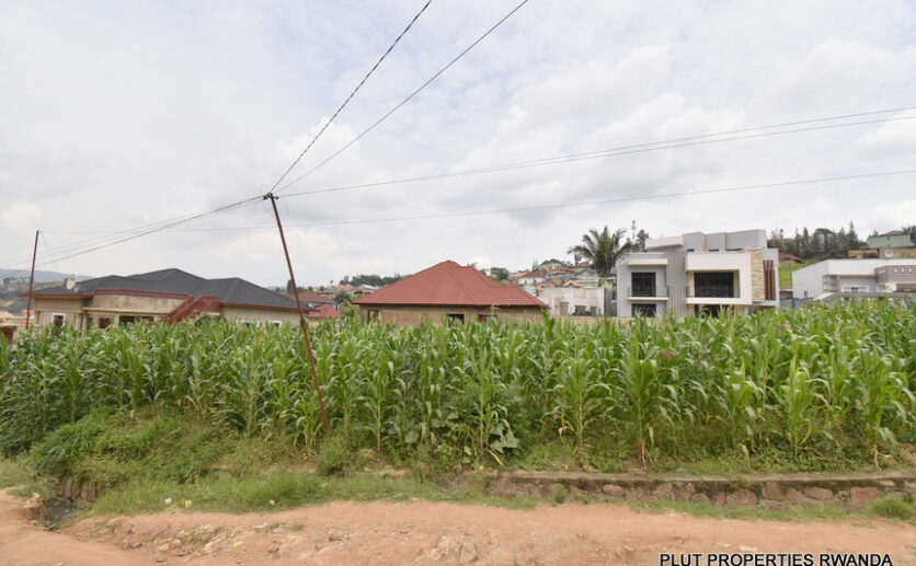 Big plot for sale in Kibagabaga plut properties (1)