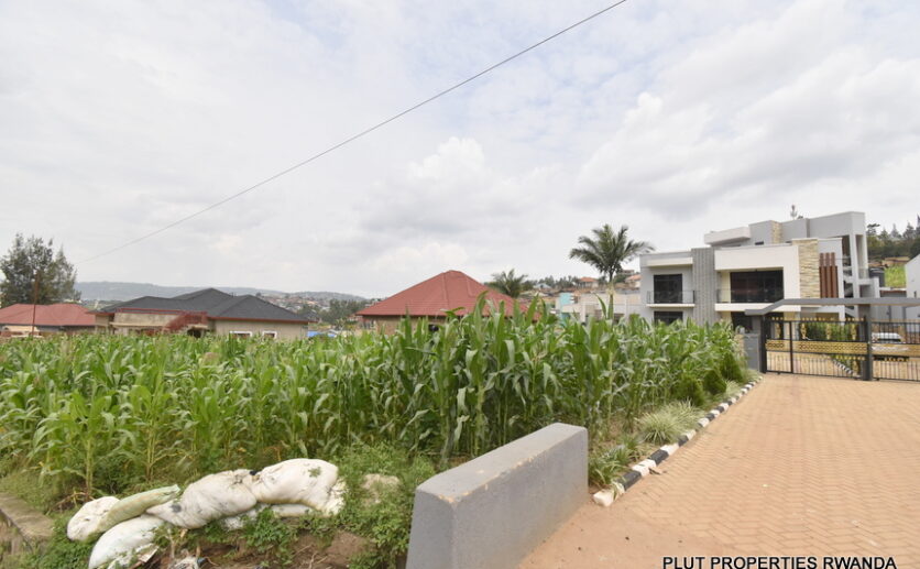 Big plot for sale in Kibagabaga plut properties (4)