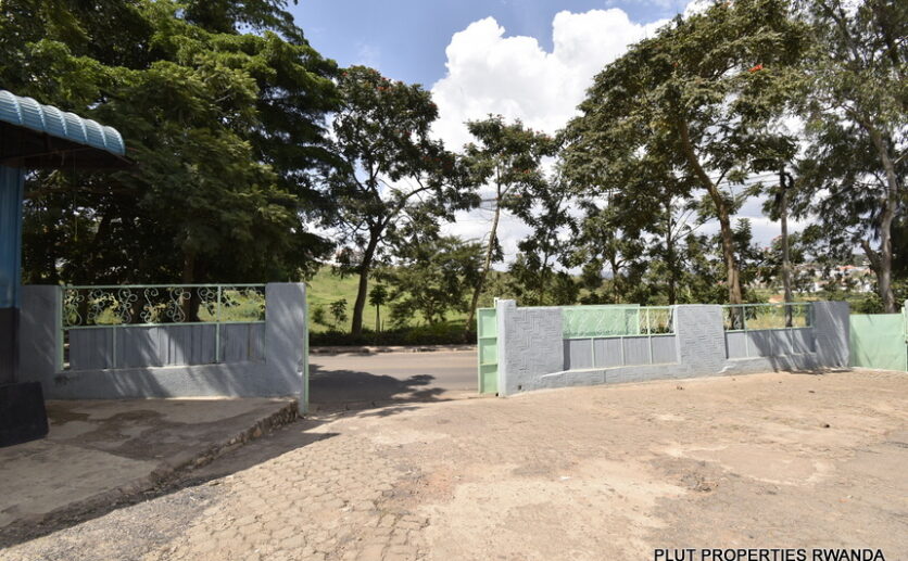 Big plot for sale in Kibagabaga plut properties (1)