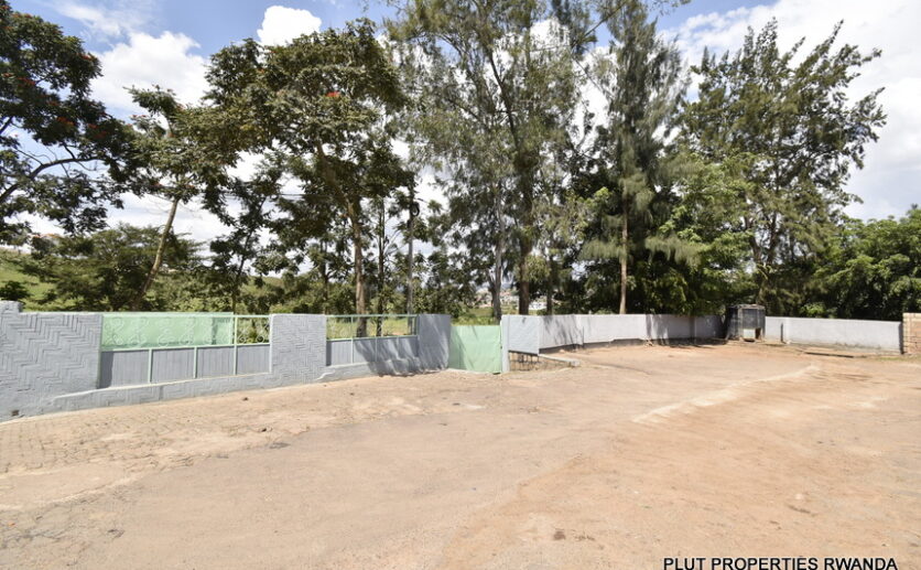 Big plot for sale in Kibagabaga plut properties (7)