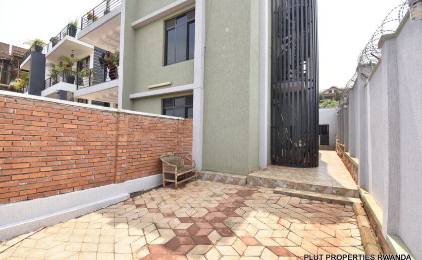 House for rent in Rebero Kigali plut properties (7)