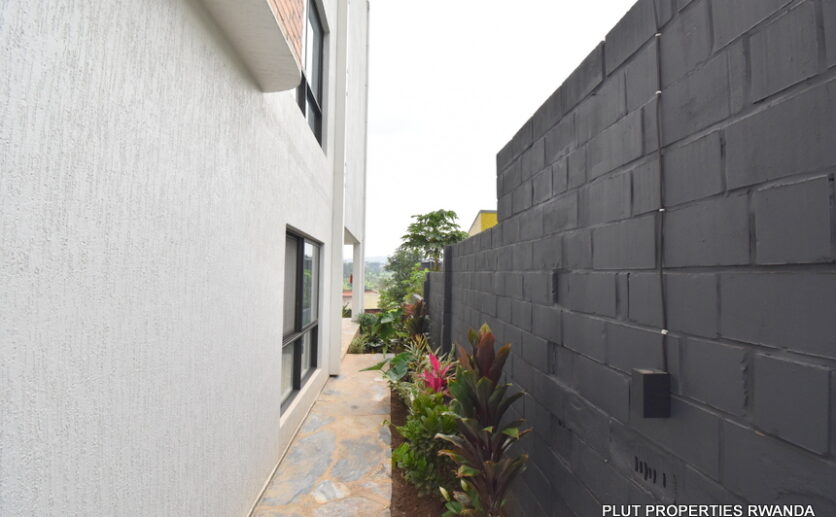 Modern furnished apartment in Kacyiru Kigali plut properties (9)