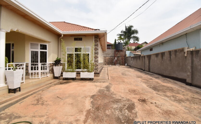 4 bedrooms house for sale in Kibagabaga plut properties (1)