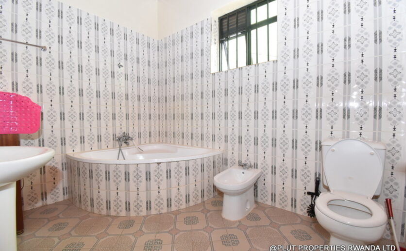 Family house for rent in Kibagabaga plut properties (5)