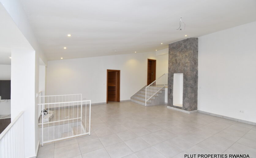 Unfurnished house for rent in Kiyovu plut properties (10)