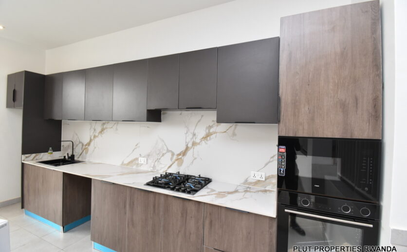 Unfurnished house for rent in Kiyovu plut properties (13)