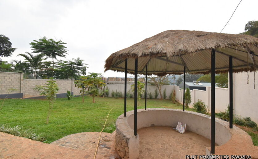 Unfurnished house for rent in Kiyovu plut properties (17)