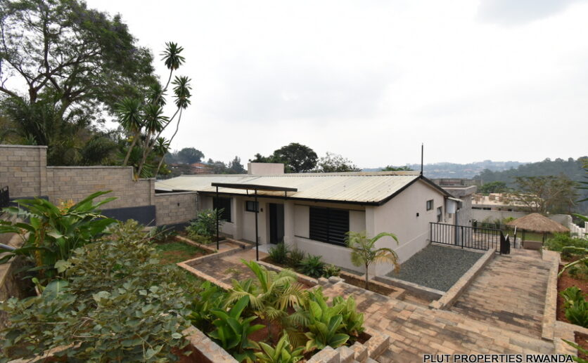 Unfurnished house for rent in Kiyovu plut properties (21)