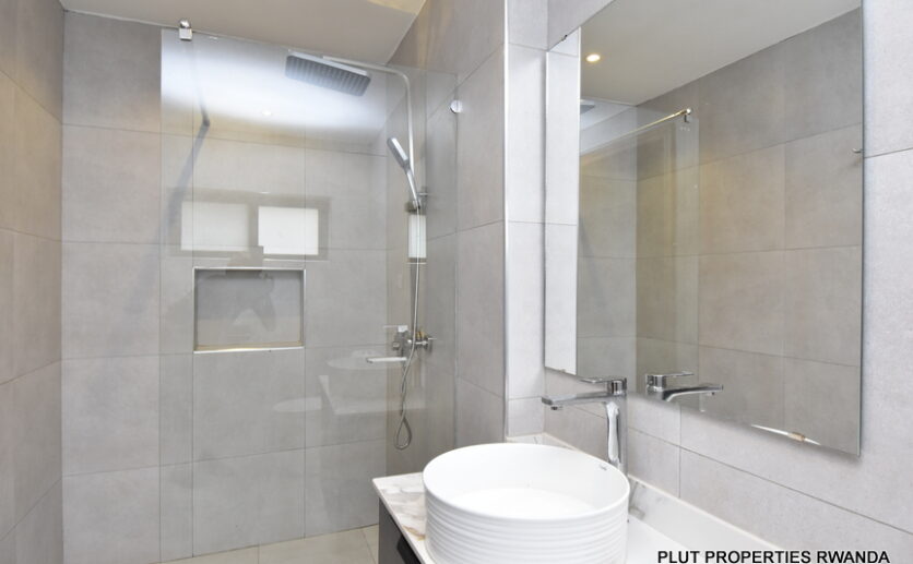 Unfurnished house for rent in Kiyovu plut properties (6)