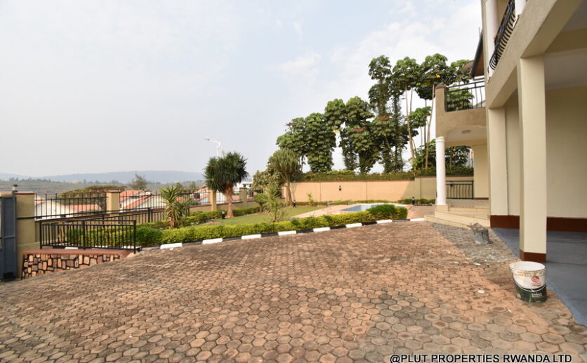 house with swimming pool for rent plut properties (10)