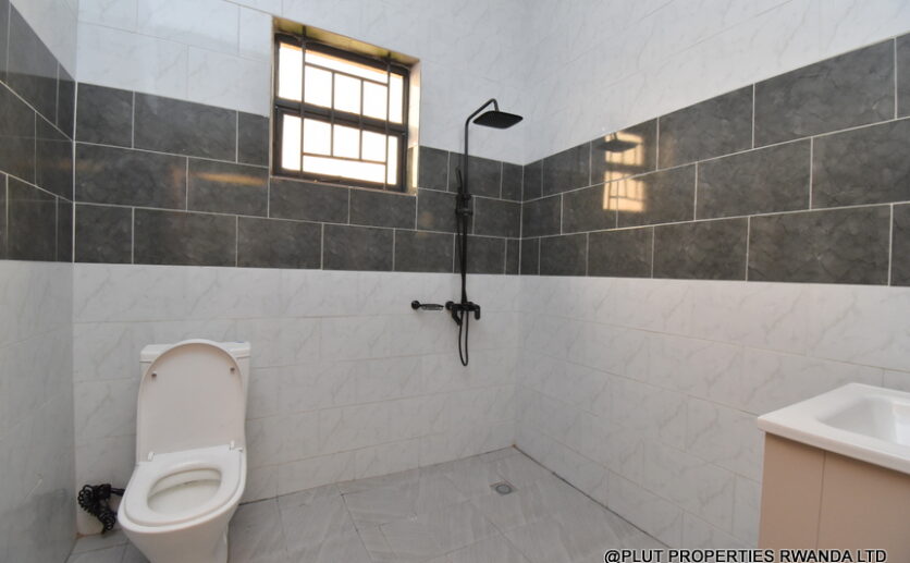 4 Big bedroom house for sale in Kanombe plut properties (13)