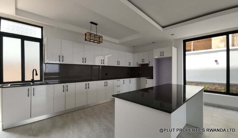 Beautiful house for rent in Rebero plut properties (13)