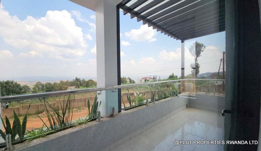 Beautiful house for rent in Rebero plut properties (9)