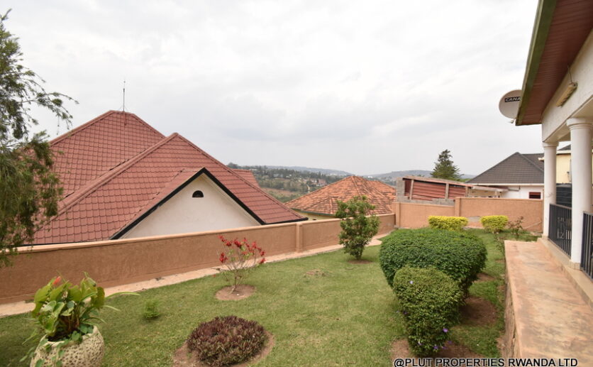 Big House for sale in Kibagabaga plut properties (10)