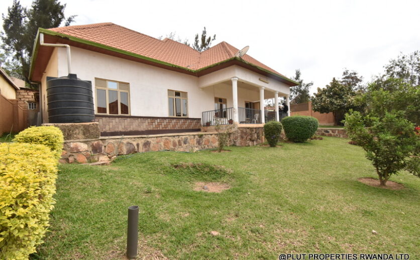 Big House for sale in Kibagabaga plut properties (2)